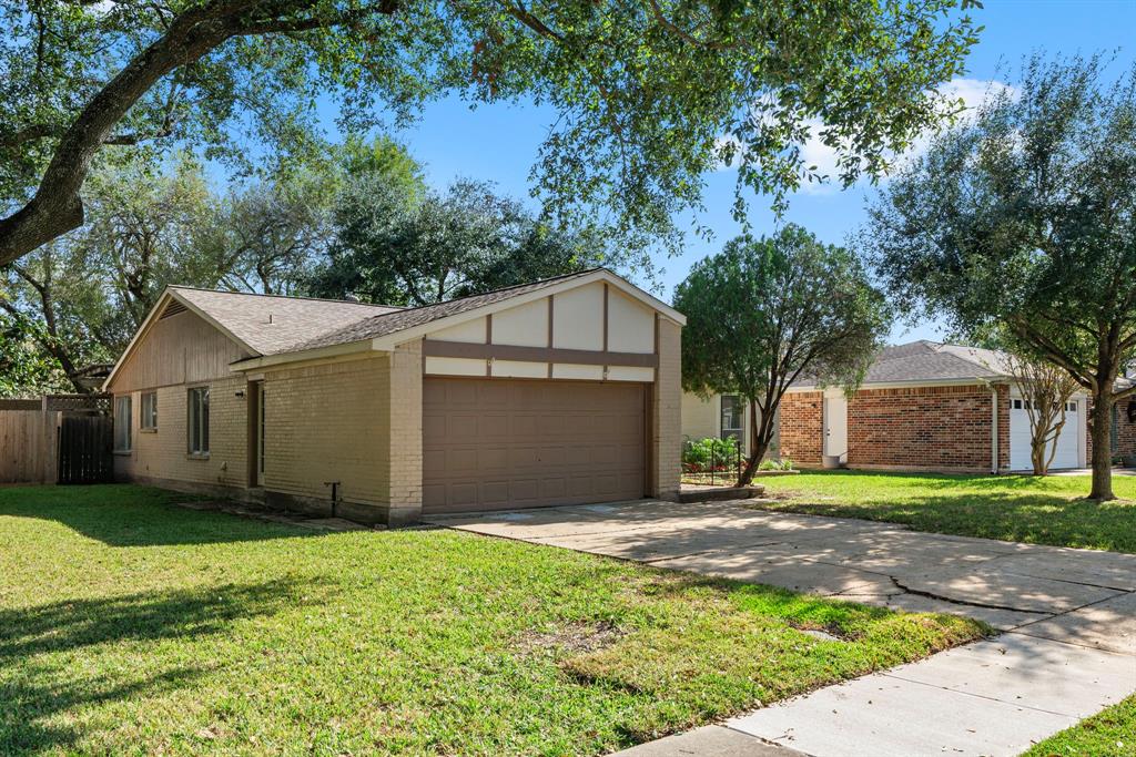 1514 Ashwood Drive, Sugar Land, Texas image 3