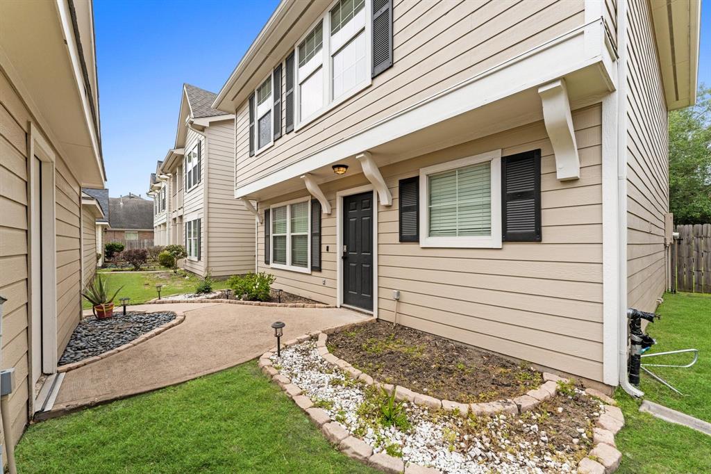 7419 Ravenswood