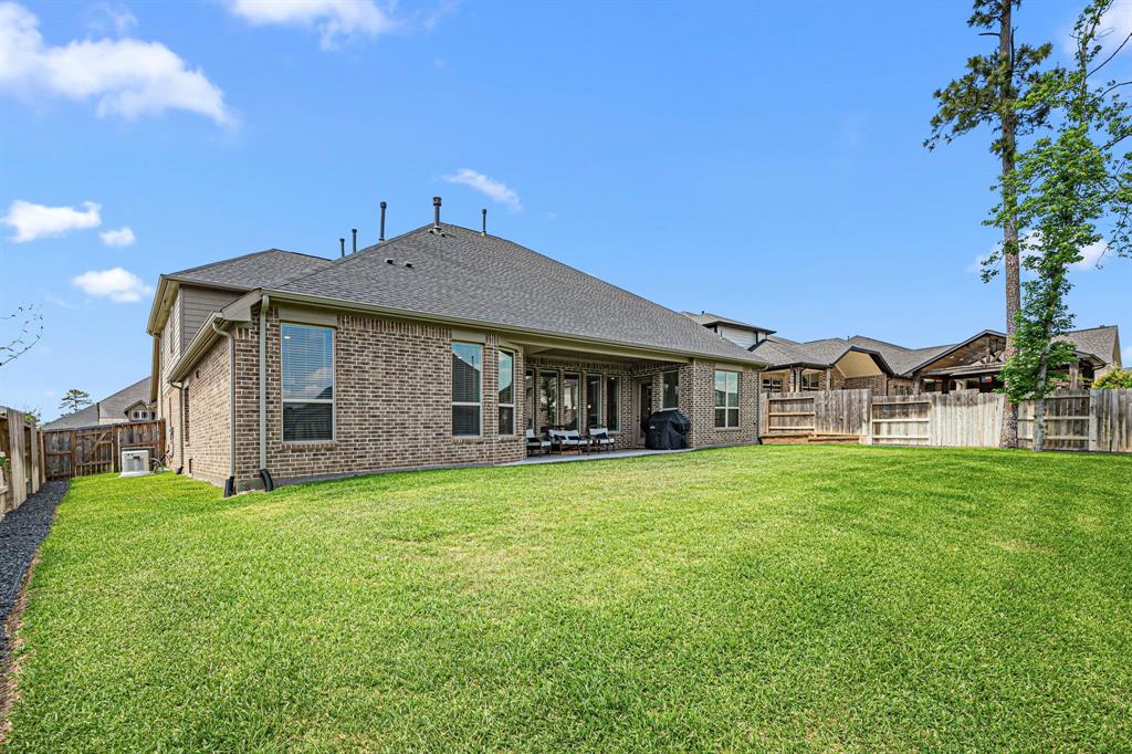 1071 Lakemont Bend Lane, Pinehurst, Texas image 3