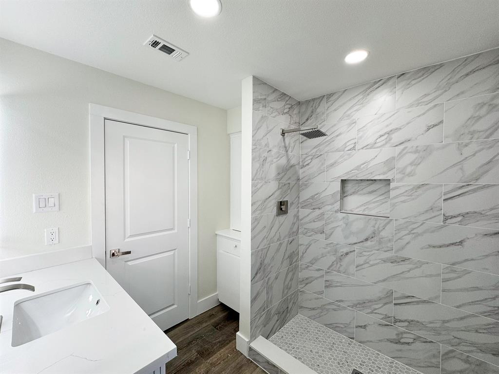 5814 W Bellfort Avenue, Houston, Texas image 20