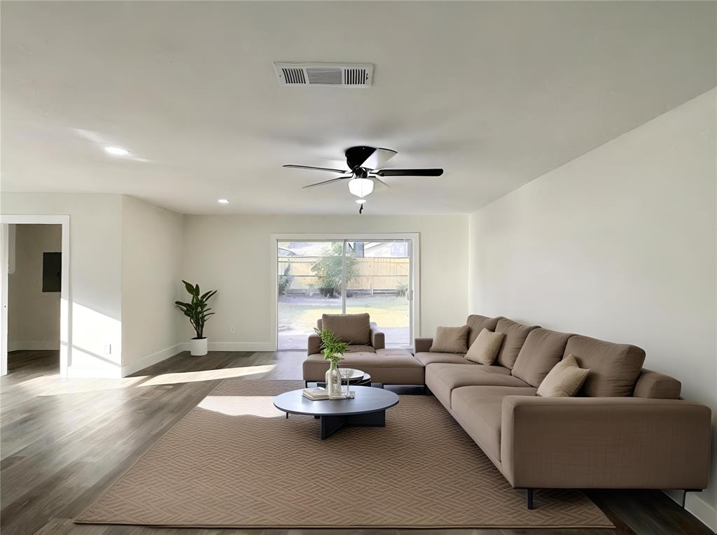 5814 W Bellfort Avenue, Houston, Texas image 10