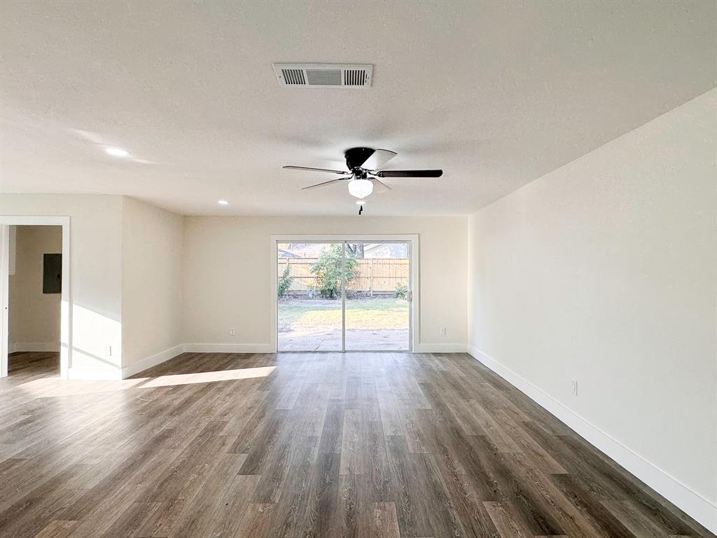 5814 W Bellfort Avenue, Houston, Texas image 11