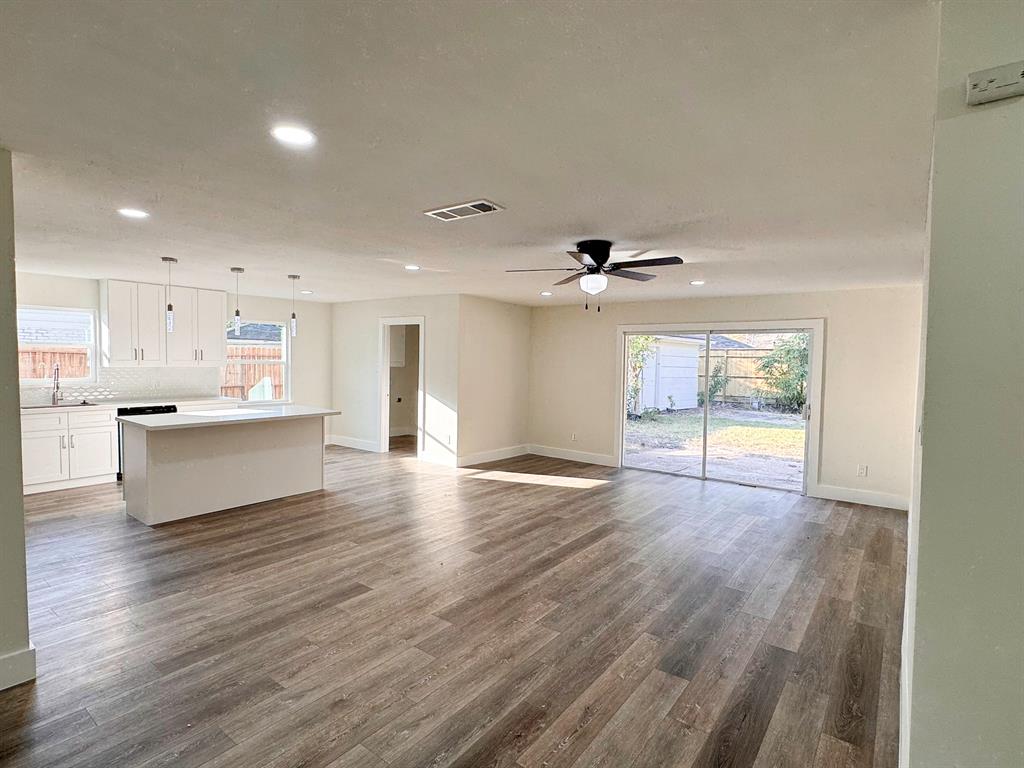 5814 W Bellfort Avenue, Houston, Texas image 8