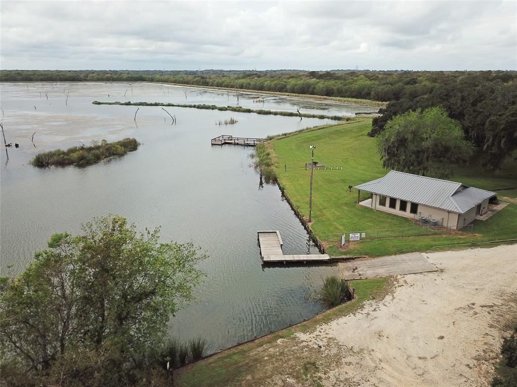 106 Horse Shoe Trail, Angleton, Texas image 10