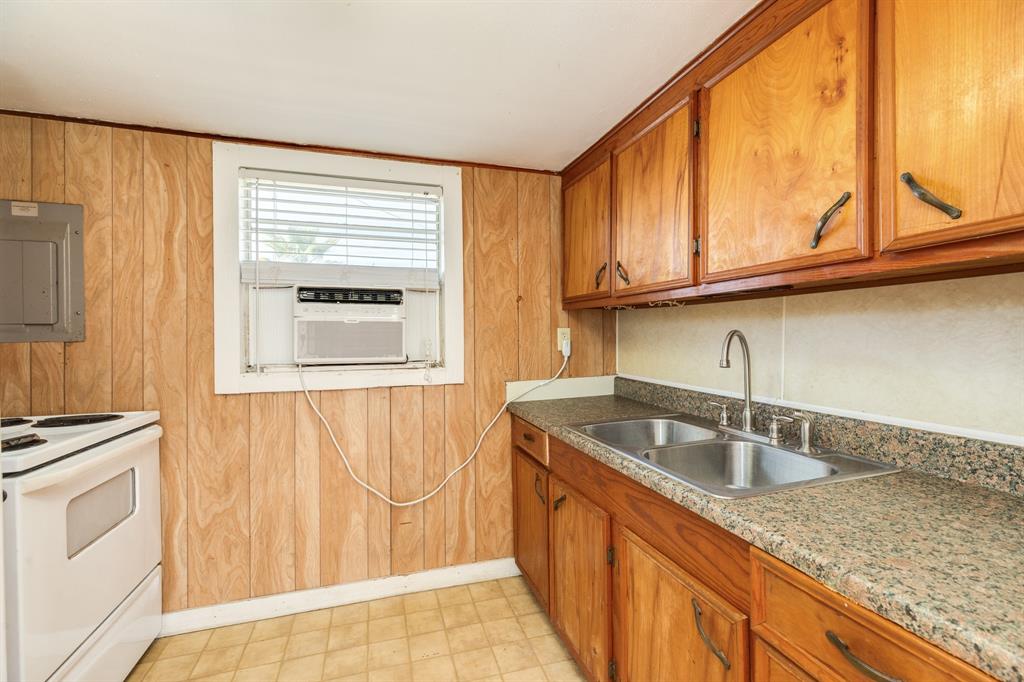 11213 Schwartz Drive, Galveston, Texas image 23