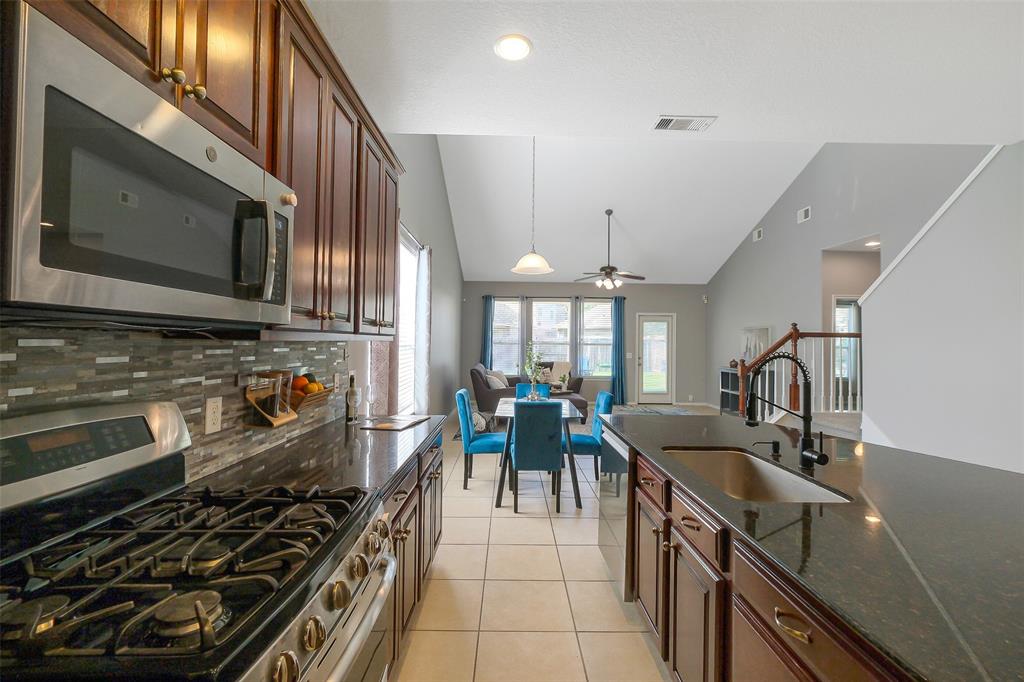 6303 Guilford Glen Lane, Katy, Texas image 7
