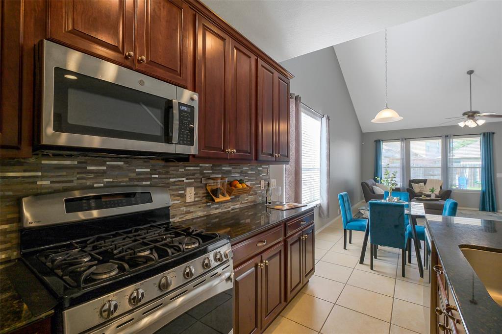6303 Guilford Glen Lane, Katy, Texas image 6