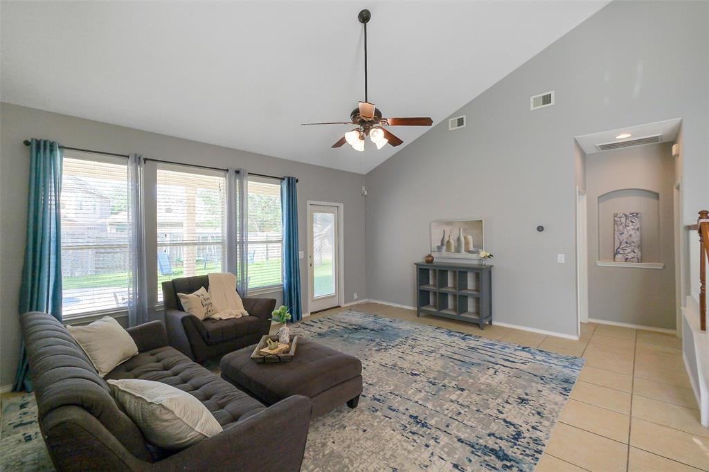 6303 Guilford Glen Lane, Katy, Texas image 11