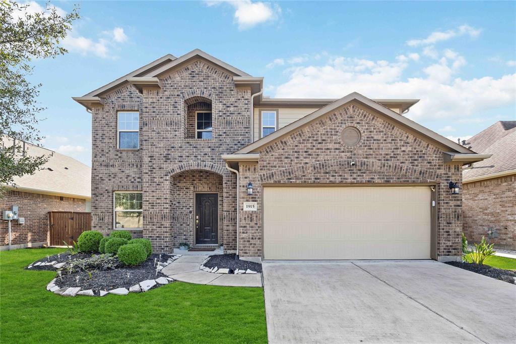 1915 Sunset Terrace Lane, Pearland, Texas image 1