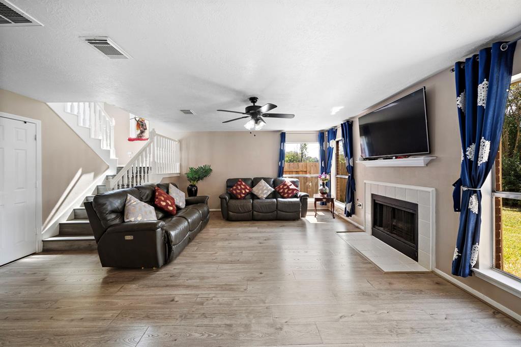 4210 W Meadows Drive, Sugar Land, Texas image 7