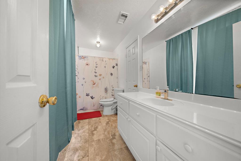 4210 W Meadows Drive, Sugar Land, Texas image 19