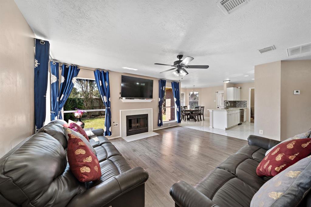4210 W Meadows Drive, Sugar Land, Texas image 11