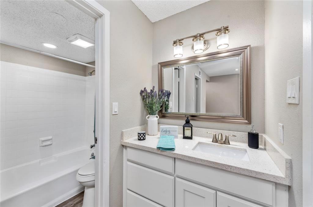 3768 Tanglewilde Street #J5, Houston, Texas image 17