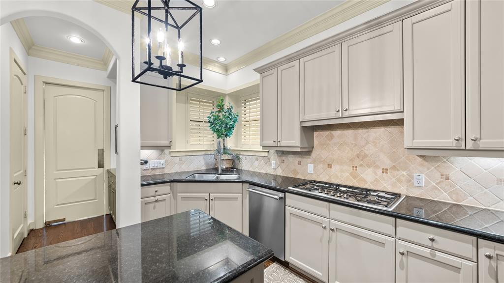 5558 Aspen Street, Bellaire, Texas image 9