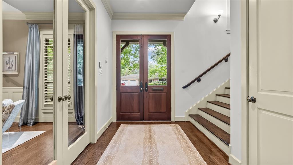 5558 Aspen Street, Bellaire, Texas image 2