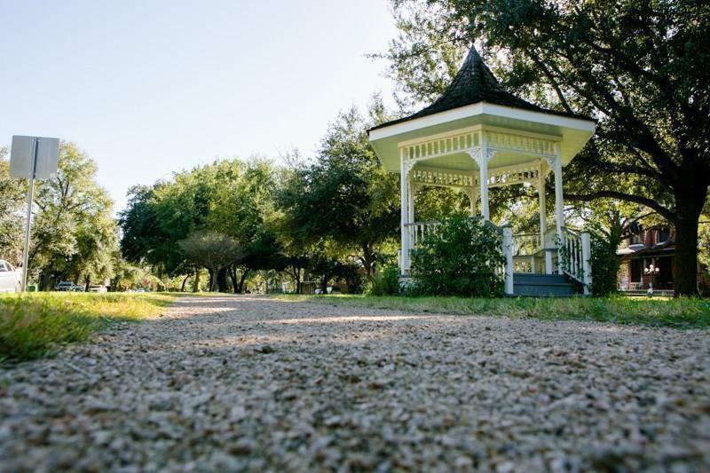 3201 White Oak Drive, Houston, Texas image 33