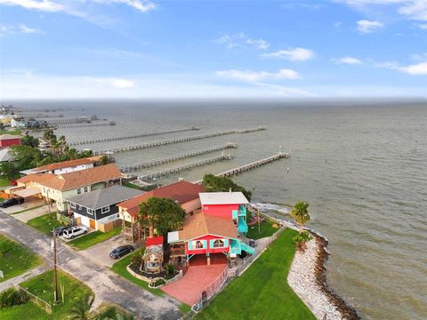 A home in San Leon