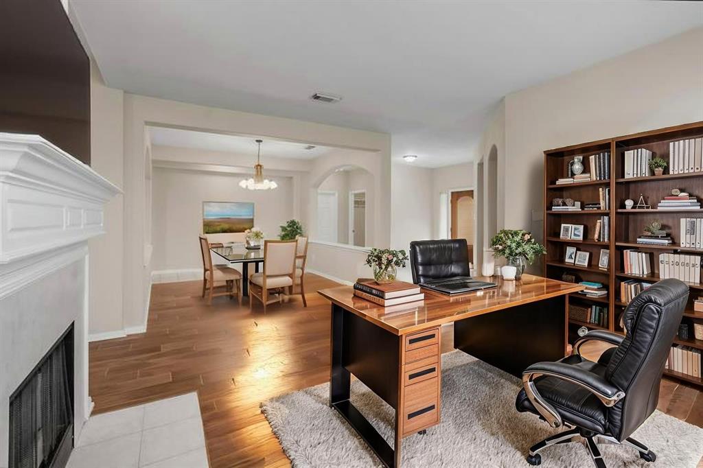 1130 Foxland Chase Street, Sugar Land, Texas image 4