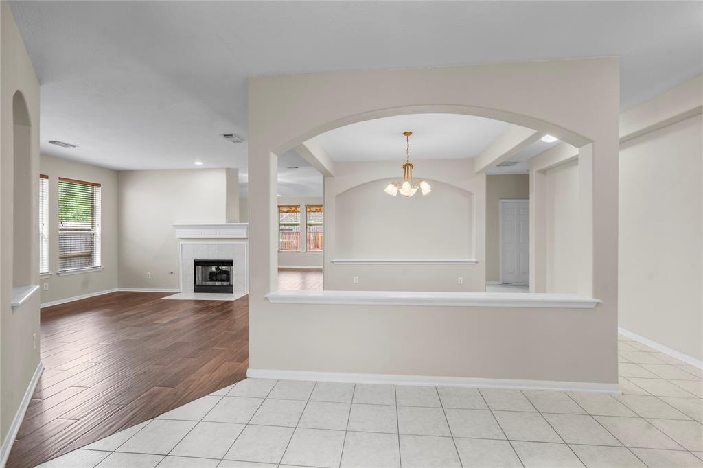 1130 Foxland Chase Street, Sugar Land, Texas image 5