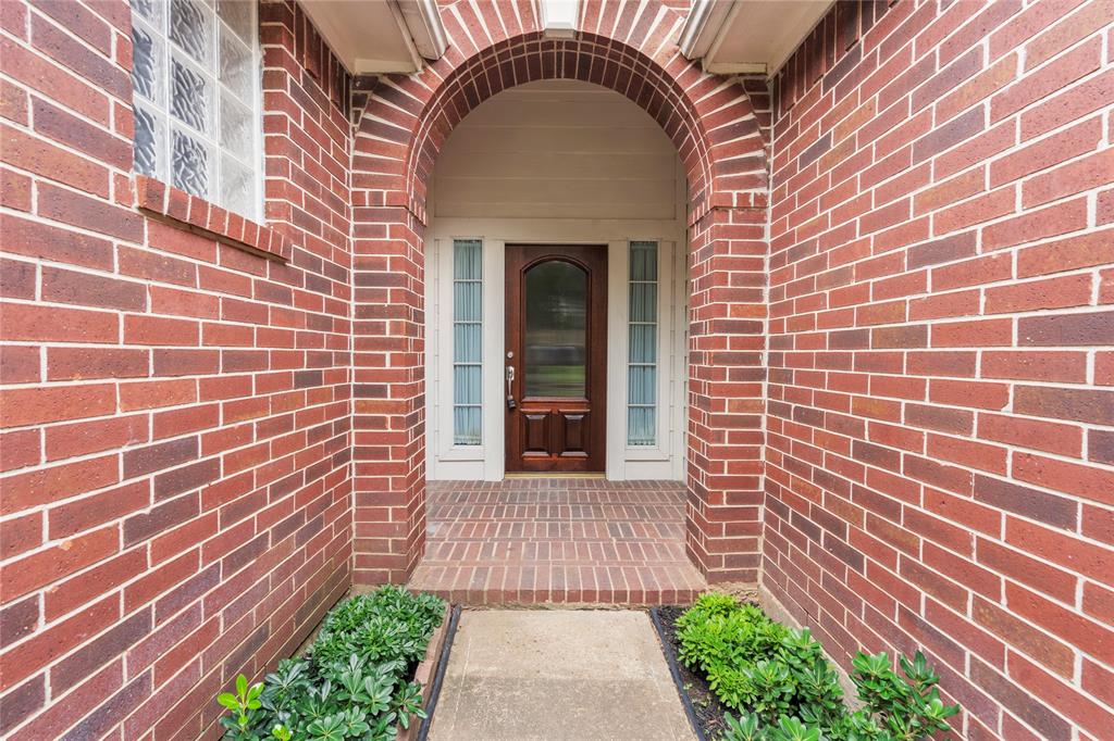 1130 Foxland Chase Street, Sugar Land, Texas image 2