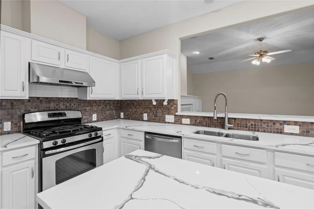 1130 Foxland Chase Street, Sugar Land, Texas image 9