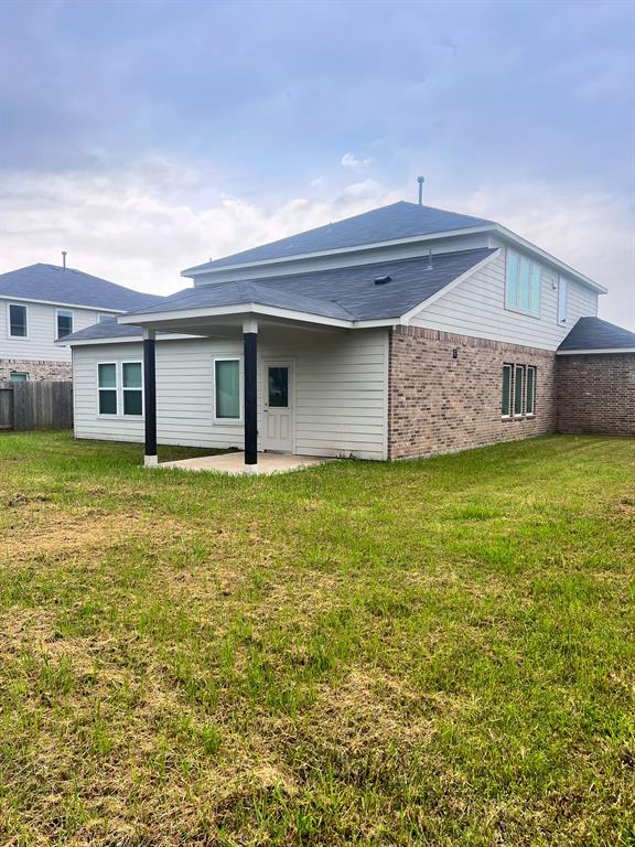 521 Green Meadows Drive, West Columbia, Texas image 9