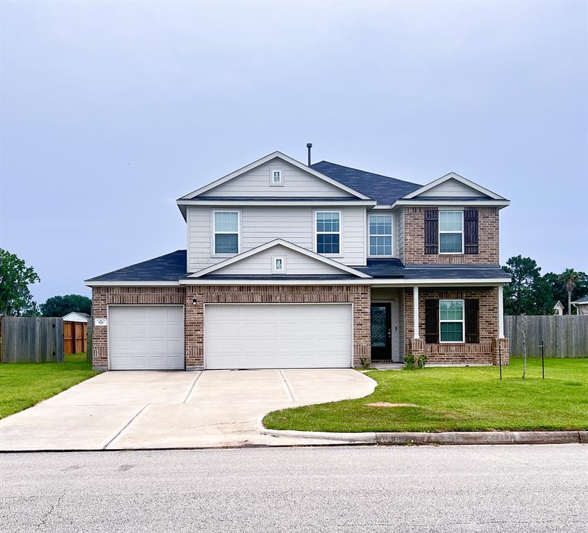 521 Green Meadows Drive, West Columbia, Texas image 1