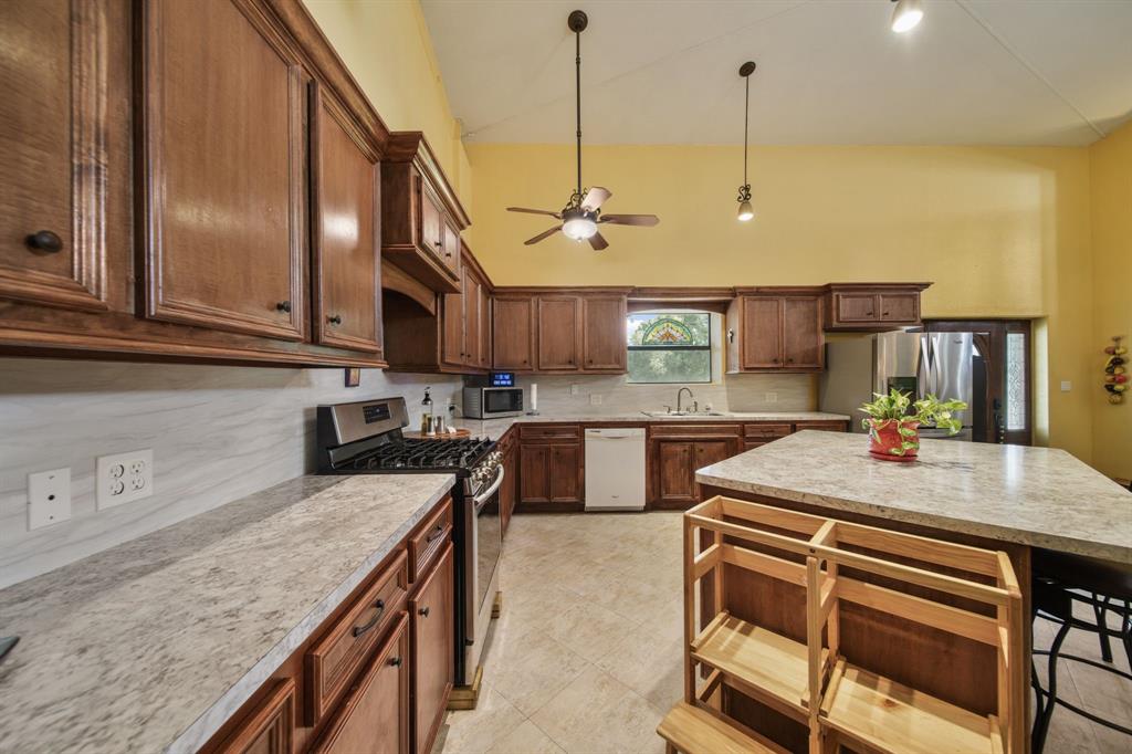 11066 County Road 190, Alvin, Texas image 8
