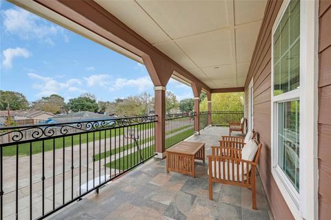 A home in South Houston