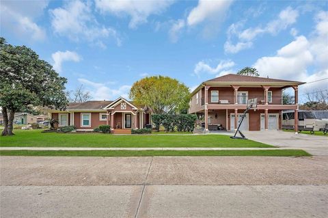 A home in South Houston