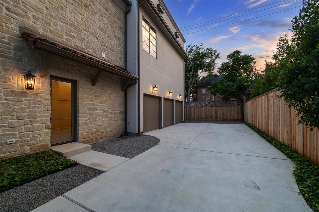 1944 Larchmont Road