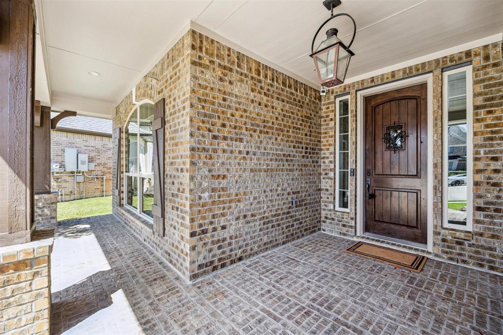 2401 Lake Shadows Lane, Friendswood, Texas image 3