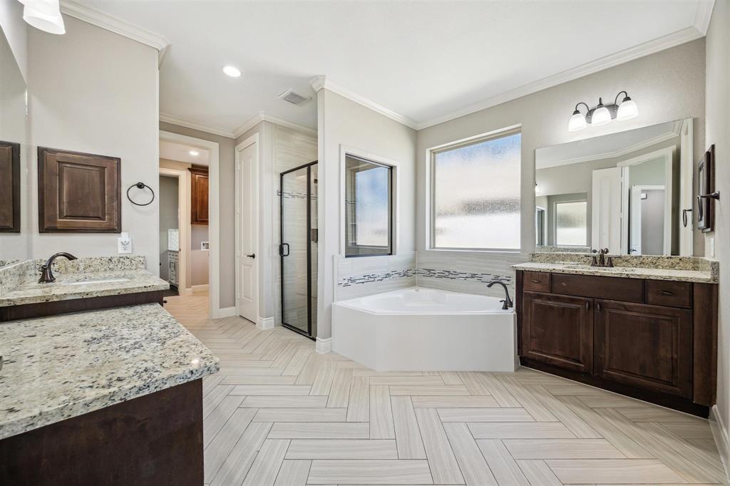 2401 Lake Shadows Lane, Friendswood, Texas image 19