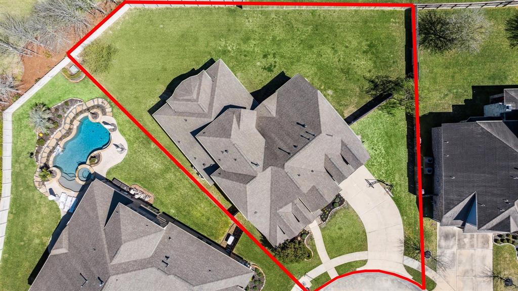 2401 Lake Shadows Lane, Friendswood, Texas image 2