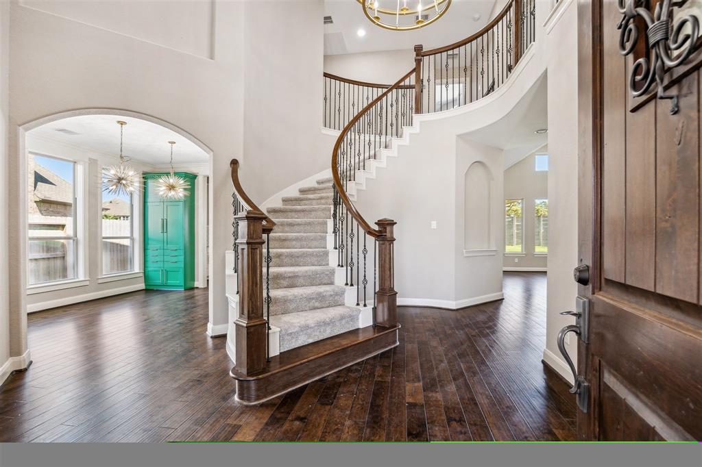 2401 Lake Shadows Lane, Friendswood, Texas image 5
