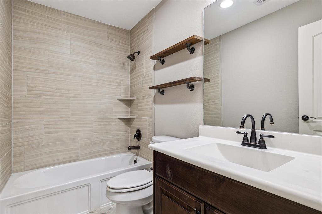 2401 Lake Shadows Lane, Friendswood, Texas image 30
