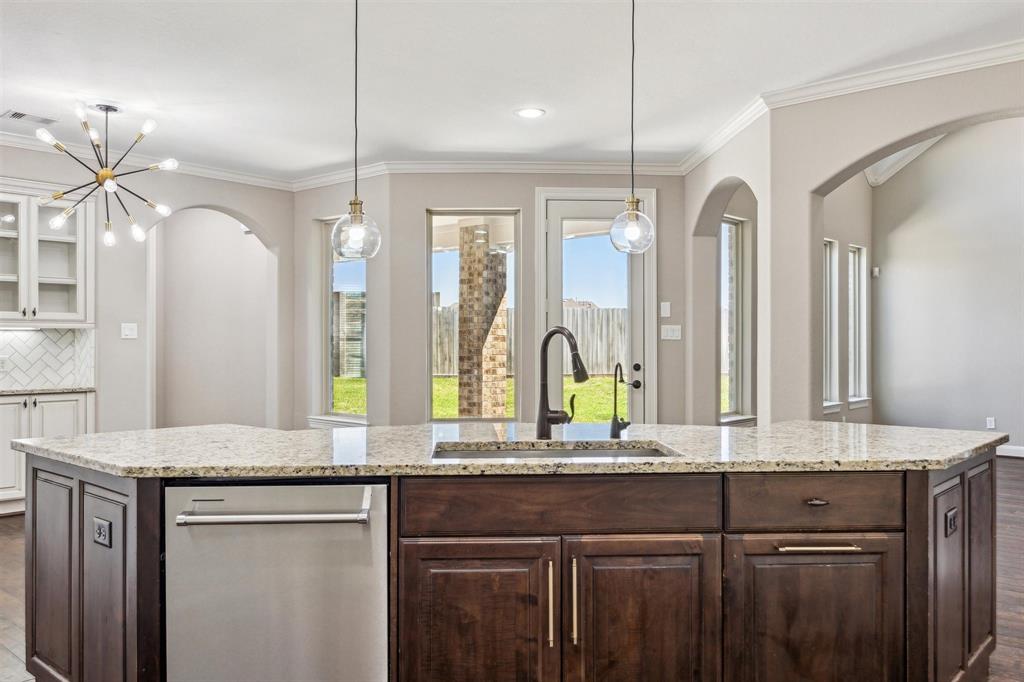 2401 Lake Shadows Lane, Friendswood, Texas image 10