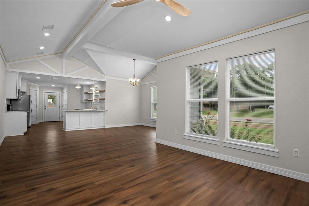 809 E Bowie Avenue, Crockett, Texas image 7