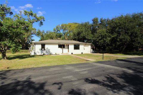 A home in Clute