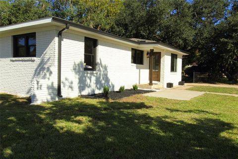 A home in Clute