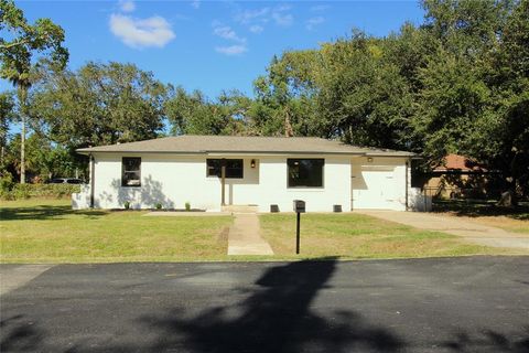 A home in Clute