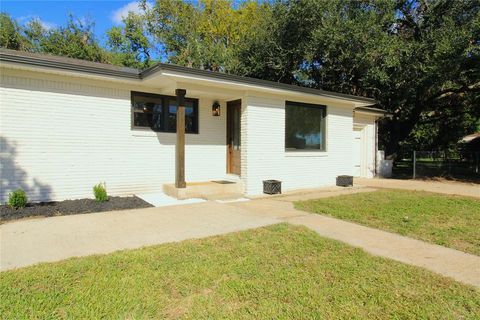 A home in Clute