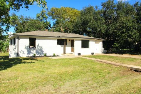 A home in Clute