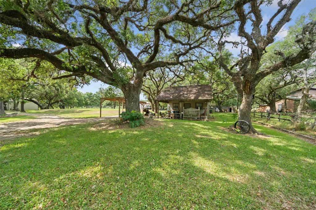 52 Sandy Creek Drive, Van Vleck, Texas image 1