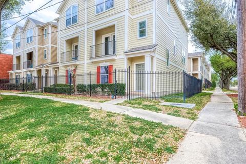 Photo of 1119 Palmer Street, Houston, TX 77003 (MLS # 7702923)