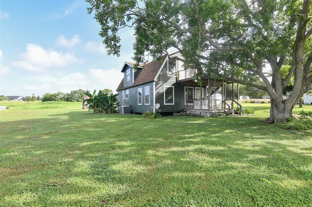 3061 W Ueckert Rd, Bellville, Texas image 1