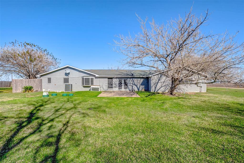 11915 Svoboda Road, Wallis, Texas image 3