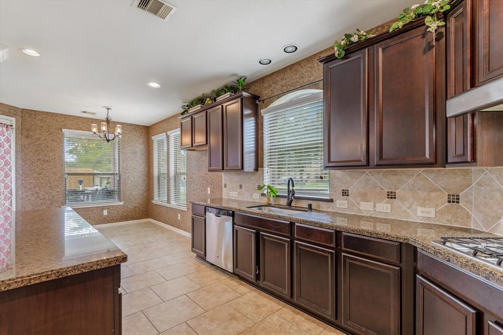 9431 Copper Cove Lane, Rosharon, Texas image 14