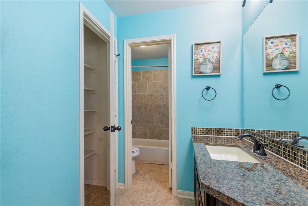 9431 Copper Cove Lane, Rosharon, Texas image 33