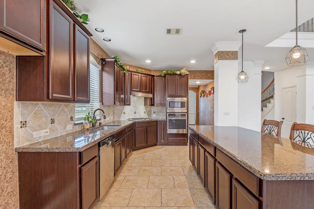9431 Copper Cove Lane, Rosharon, Texas image 12